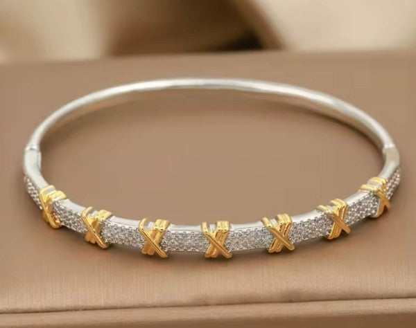 Élan Cross Crystal Bracelet