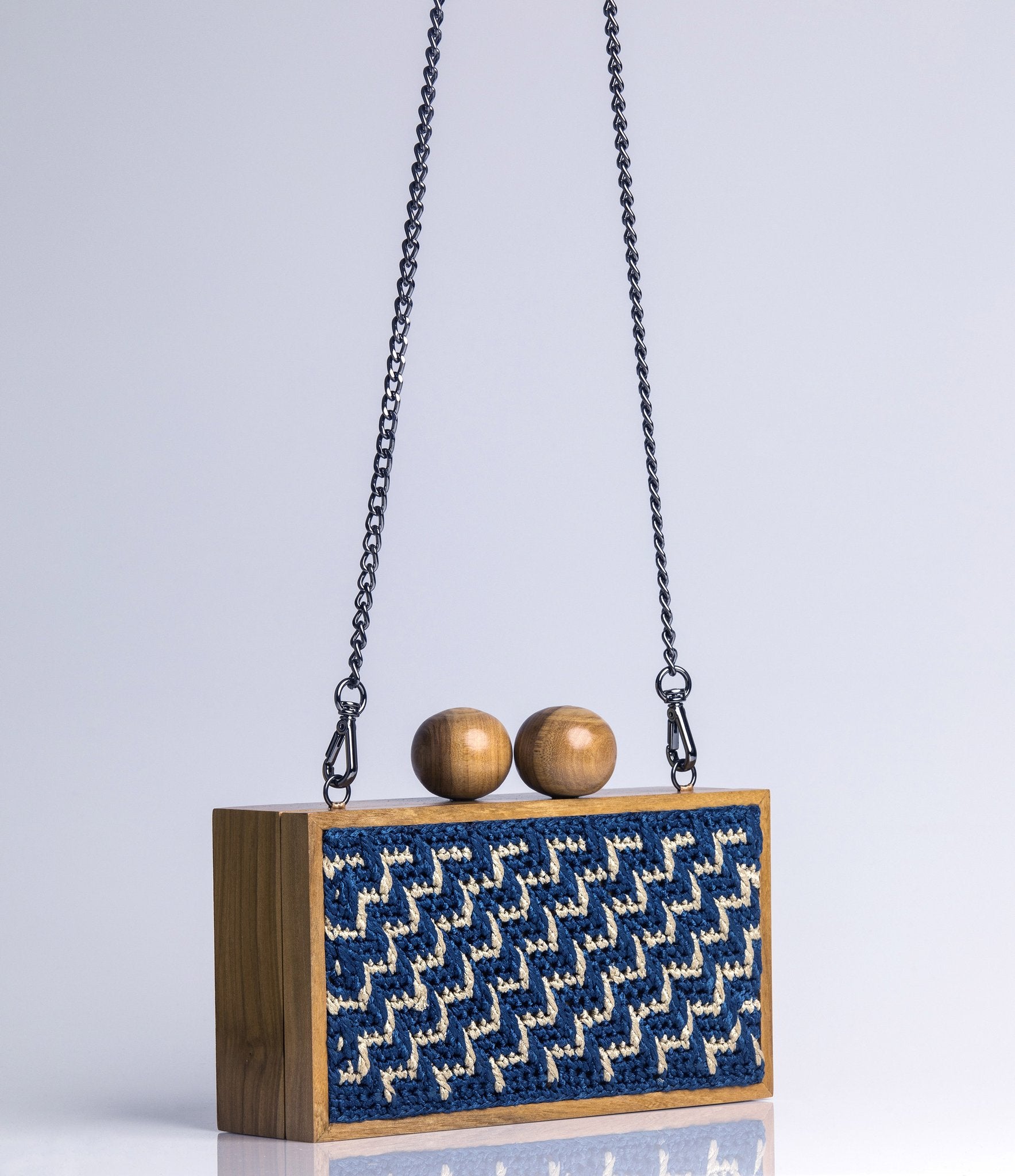 Revela Chevron Clutch