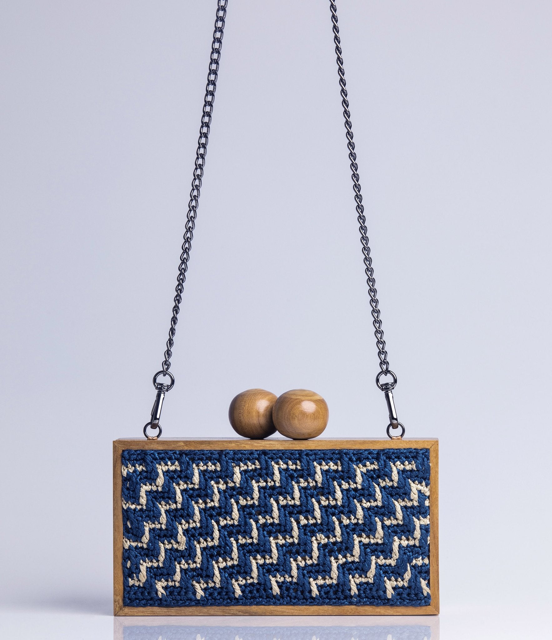 Revela Chevron Clutch