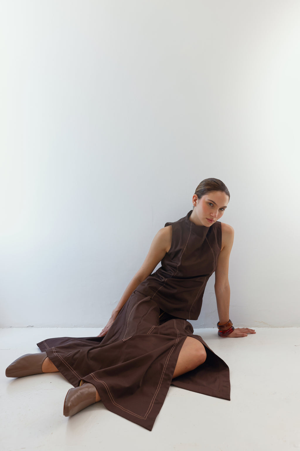 Conjunto de Blusa y Falda de Satén Alba Mocha