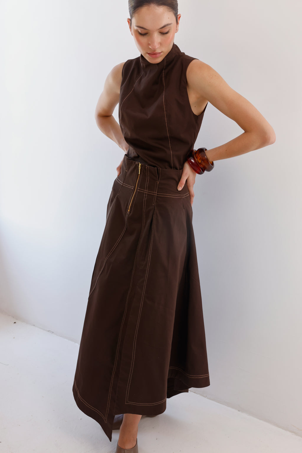 Conjunto de Blusa y Falda de Satén Alba Mocha