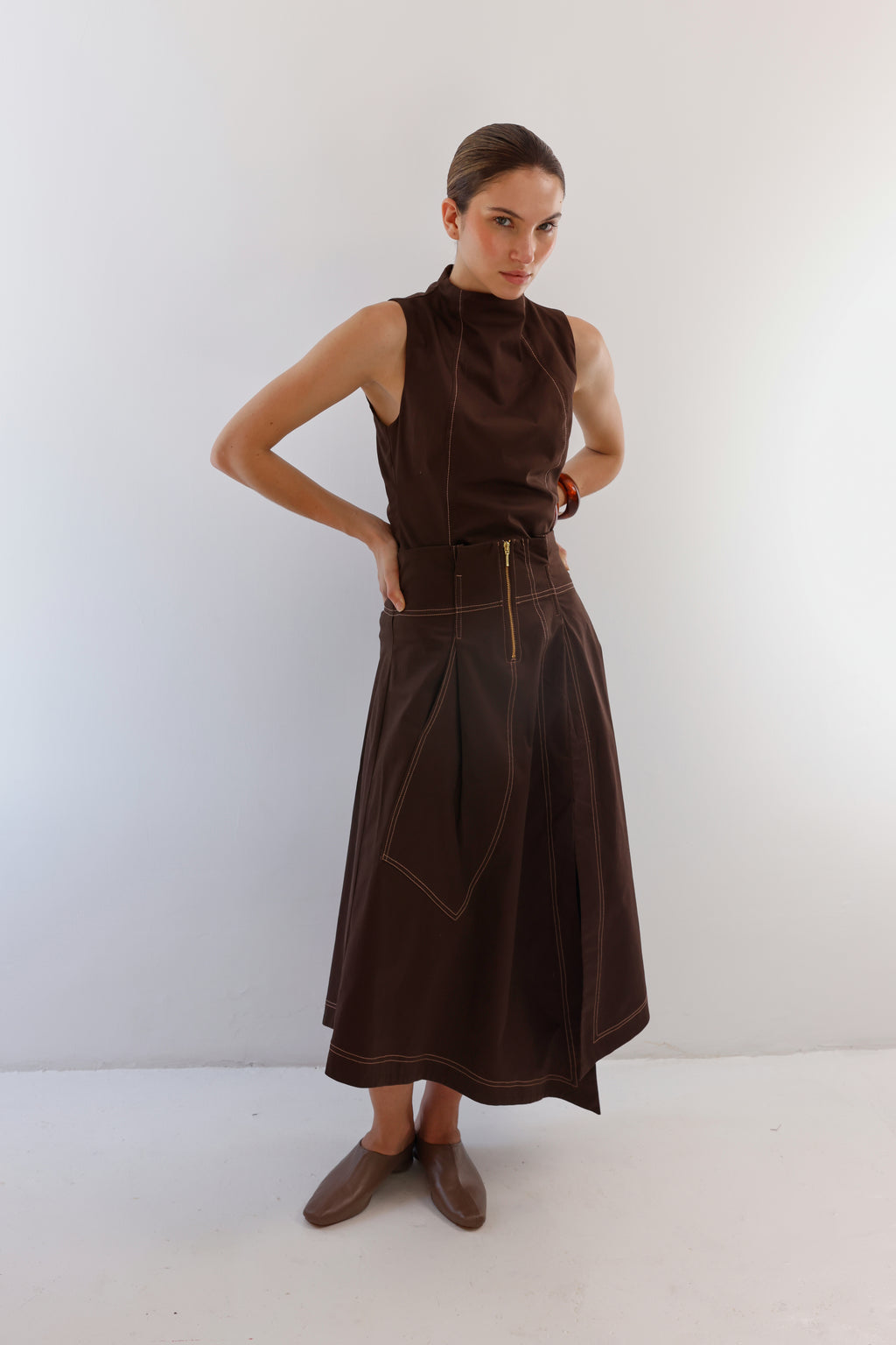 Conjunto de Blusa y Falda de Satén Alba Mocha